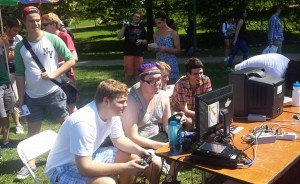 Members of Smash at IUB compete at a club expo in Dunn Meadow. | Photo courtesy of Smash at IUB